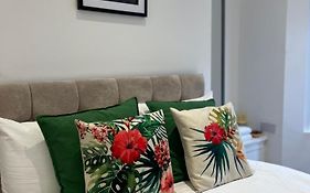 2025 Award Winner Liverpool Cherry House - 4 Bedrooms